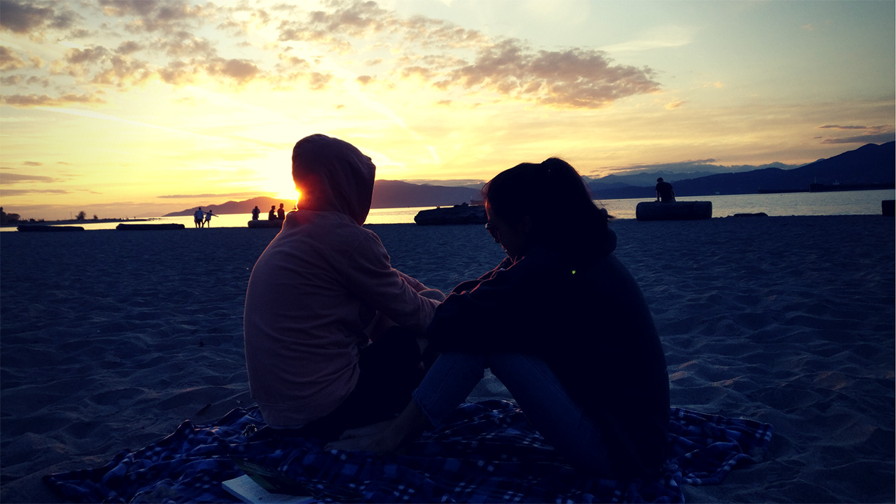 couple-watching-sunset-on-beach